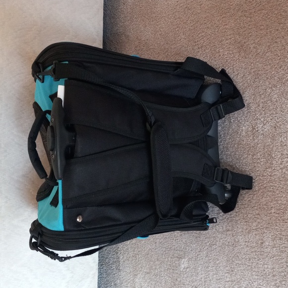 Pet Gear Traveler Dog/Cat Backpack & Rolling Carrier - Picture 3 of 14